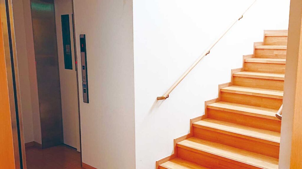 HIBISU泉大津 階段・エレベーター