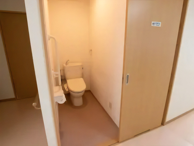 多機能共用トイレ